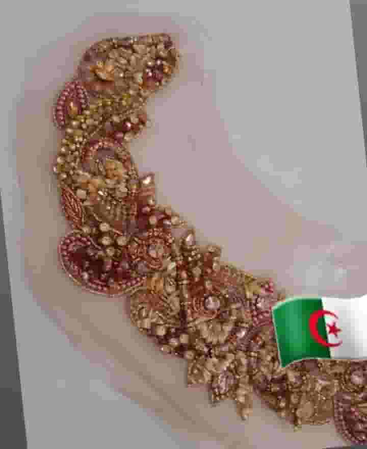 ملابس يدويه