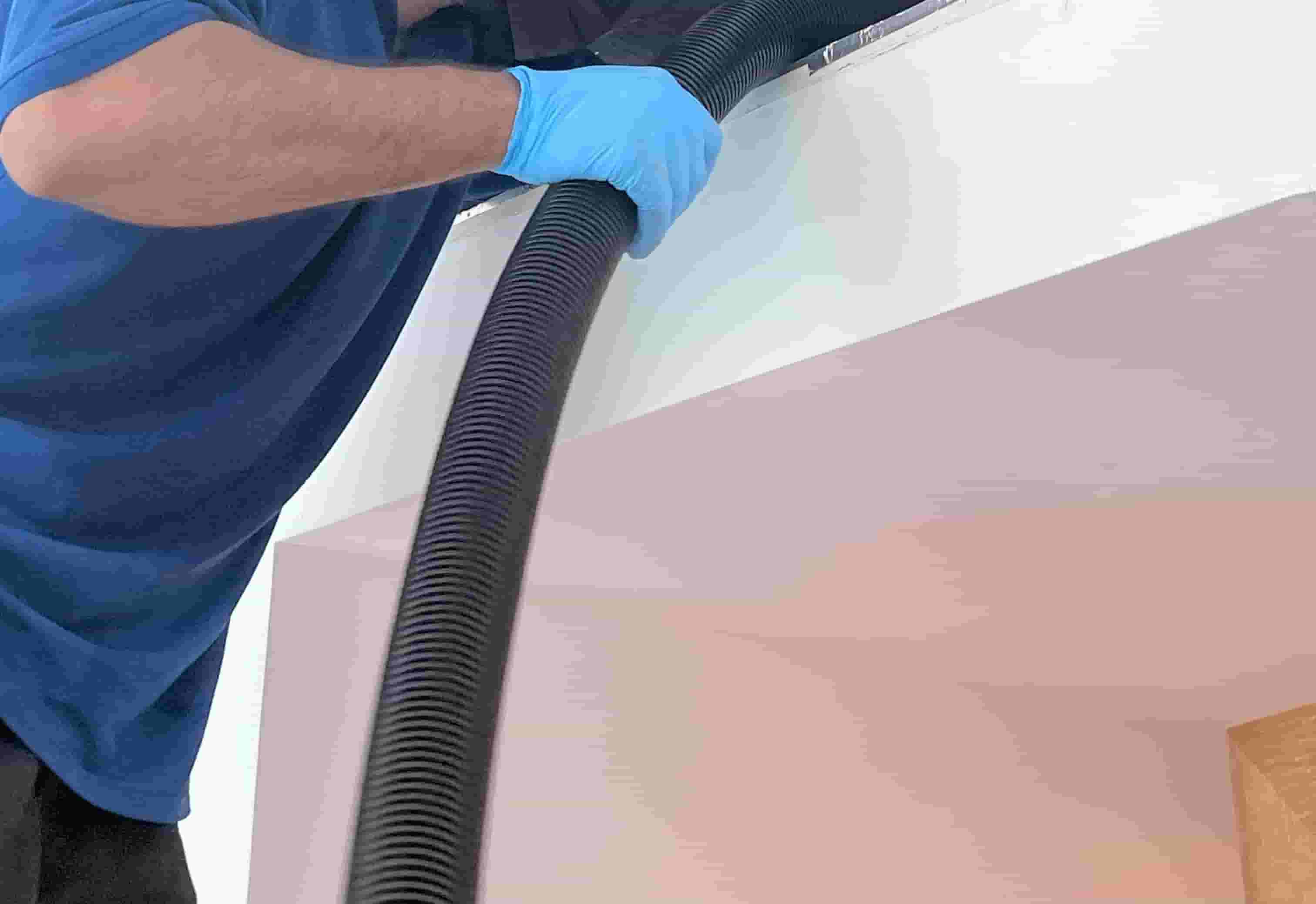 Professional cleaning of air conditioning ducts in Dubai Professional cleaning of air conditioning ducts in Dubai