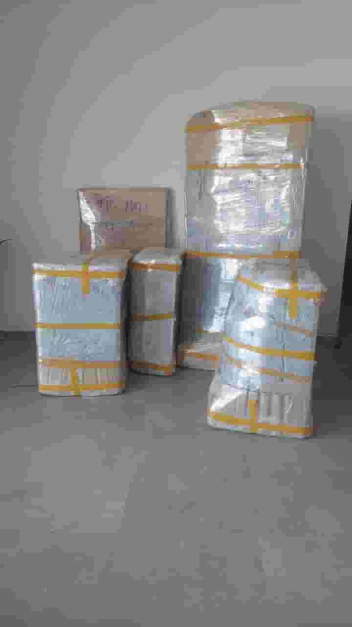 Moving and packing furniture Moving and packing furniture